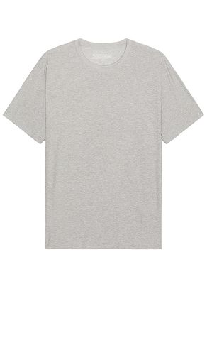 Camiseta en color gris talla M en - Grey. Talla M (también en S, XL/1X) - Beyond Yoga - Modalova