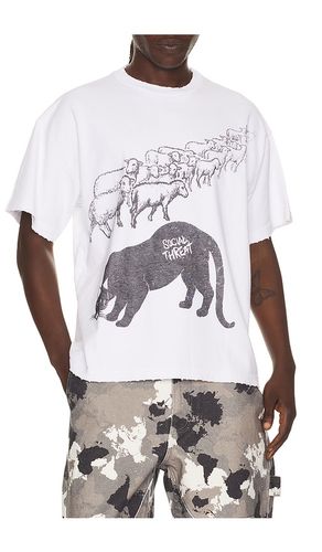 Social Threat Tee in . Taglia S. Also in M, L, XL/1X - Barriers Worldwide - Modalova
