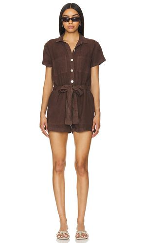 Rolled hem utility romper en color chocolate talla L en - Chocolate. Talla L (también en S, XS) - Bella Dahl - Modalova