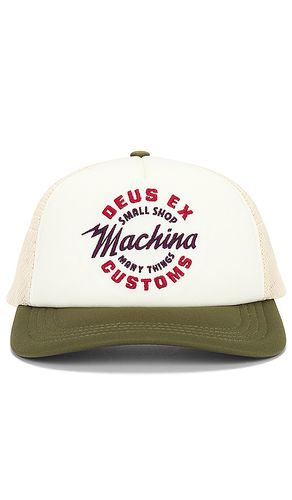 Amped Circle Trucker Hat in - Deus Ex Machina - Modalova