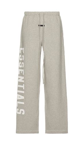 Pantalón deportivo en color gris talla L en - Grey. Talla L (también en M, S, XL, XXL) - Fear of God ESSENTIALS - Modalova