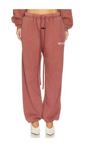 Pantalón deportivo en color rojo talla L en - Red. Talla L (también en M, S, XS) - Fear of God ESSENTIALS - Modalova