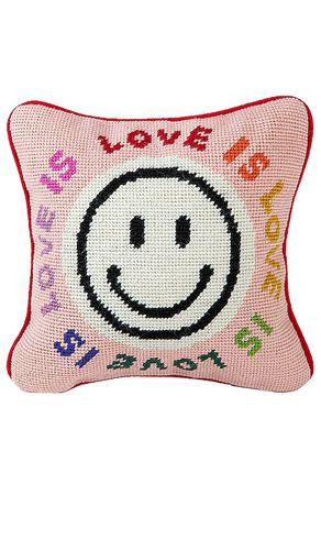 Almohada bordado love is love needlepoint pillow en color rosado talla all en / - Pink. Talla all - Furbish Studio - Modalova