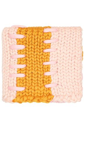 Bella Colossal Knit Blanket in - Hope Macaulay - Modalova