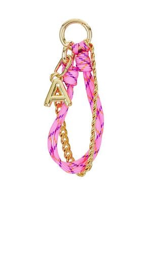 Initial bag charm en color rosado talla E en - Pink. Talla E (también en F, I, T) - joolz by Martha Calvo - Modalova