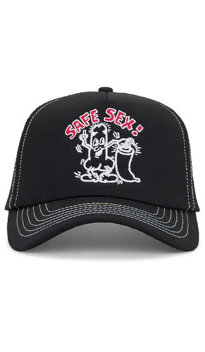 X Keith Haring Safe Sex Trucker Hat in - Jungles - Modalova