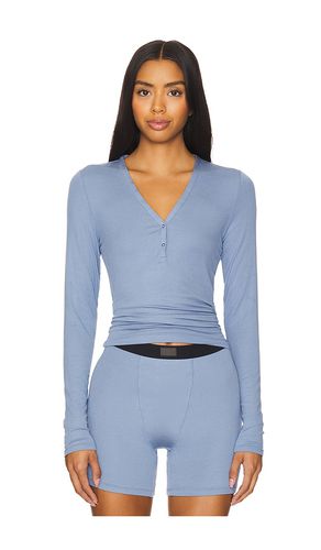 Camiseta henley con cuello en v soft modal rib en color azul talla L en - Blue. Talla L (también en M, S, XL, XS) - LUNYA - Modalova