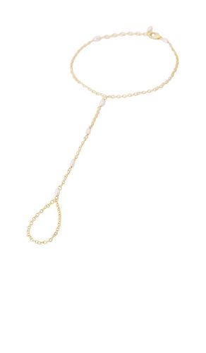 Sophia Pearl Hand Chain in - NAiiA - Modalova