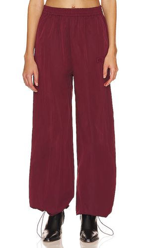 Pantalones tipo paracaídas rectos en color burgundy talla L en - Burgundy. Talla L (también en M, S, XL, XS, XXS) - ROTATE - Modalova