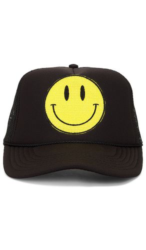 Friday Feelin Smiley Hat in Black - Friday Feelin - Modalova
