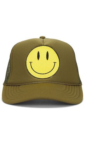 Friday Feelin Smiley Hat in Green - Friday Feelin - Modalova