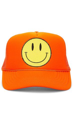 Friday Feelin Smiley Hat in Orange - Friday Feelin - Modalova