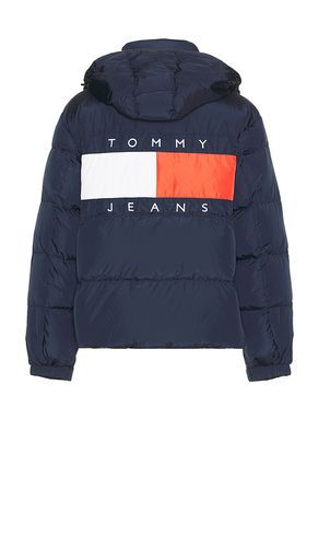 Flag Back Alaska Puffer in . Size M, S, XL/1X - Tommy Jeans - Modalova