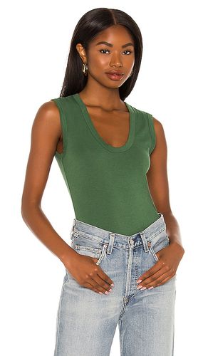 Estina top en color verde talla M en - Green. Talla M (también en XL, XS) - Velvet by Graham & Spencer - Modalova