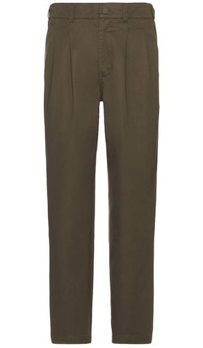 Double Pleated Chino Pant in . Taglia 30, 34, 36 - WAO - Modalova