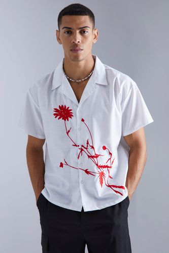 Short Sleeve Floral Embroidered Boxy Shirt - - L - boohooMAN - Modalova