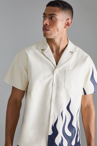 Short Sleeve Boxy Pu Flame Shirt - - M - boohooMAN - Modalova