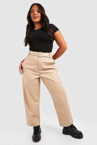 Womens Plus PU Leather Look Belted Tapered Trousers - - 18 - boohoo - Modalova