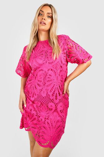 Womens Plus Premium Crochet Lace Shift Dress - - 20 - boohoo - Modalova