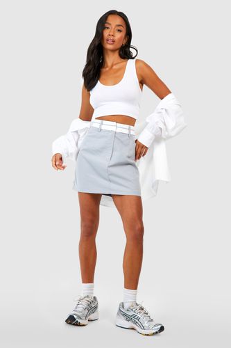 Womens Petite Reverse Waistband Tailored Mini Skirt - - 14 - boohoo - Modalova