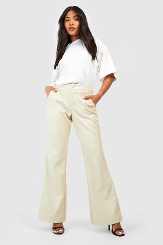 Womens Petite Leather Look High Waisted Flared Trousers - - 10 - boohoo - Modalova