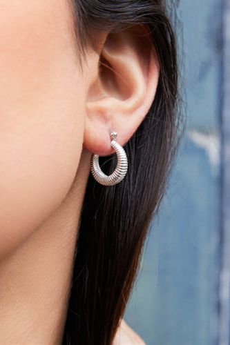 Womens Small Ribbed Huggie Hoop Sterling Silver Earrings - - One Size - Otis Jaxon London - Modalova