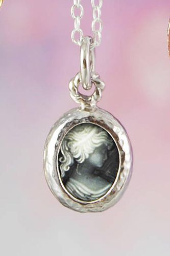 Womens Oval Sterling Silver Cameo Necklace - - One Size - NastyGal UK (+IE) - Modalova