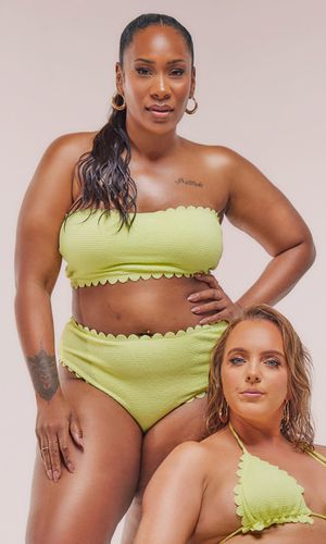 Womens Plus Citrus Crinkle Scallop Edge Bandeau Bikini Top - 26 - NastyGal UK (+IE) - Modalova