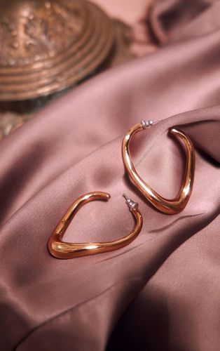 Womens Gold Thin Curved Hoop Earrings - - One Size - NastyGal UK (+IE) - Modalova