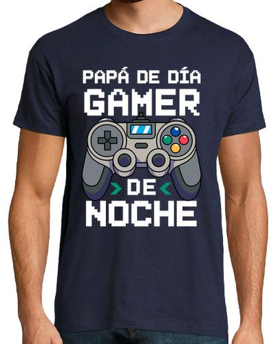 Camiseta Papá De Día Gamer De Noche Videojuegos Día Del Padre - latostadora.com - Modalova