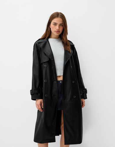 Abrigo Trench Efecto Piel Mujer L - Bershka - Modalova