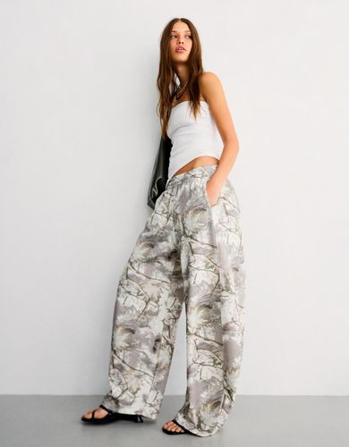 A Pantalón Felpa Barrel Print Mujer Xl " - Bershka - Modalova