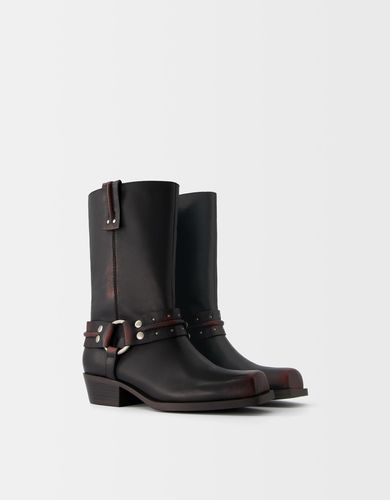 Bota Plana Biker Piel Mujer 35 - Bershka - Modalova