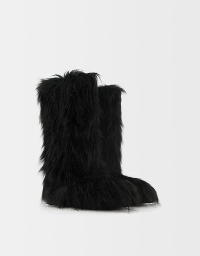 Bota Plana Pelo Mujer 35 - Bershka - Modalova