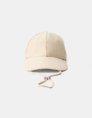 Gorra Deshilachada Hombre - Bershka - Modalova