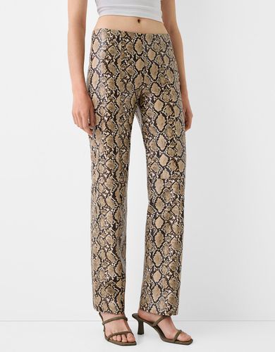 Pantalón Efecto Piel Animal Print Mujer L - Bershka - Modalova