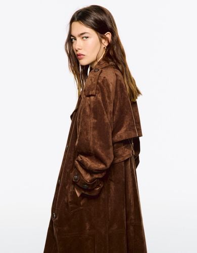 Abrigo Trech Efecto Suede Mujer M-L - Bershka - Modalova