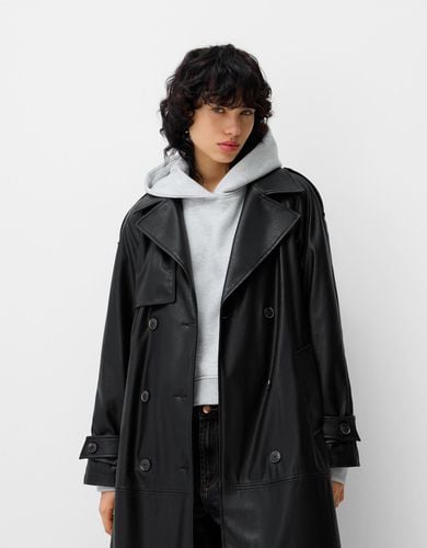 Abrigo Trench Efecto Piel Mujer L - Bershka - Modalova