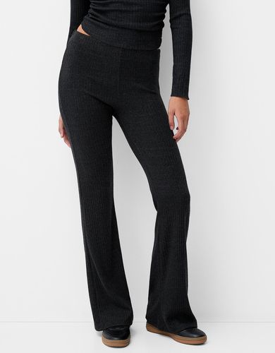 Pantalón Flare Rib Mujer M - Bershka - Modalova