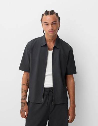 Camisa Manga Corta Plisada Cremallera Hombre L - Bershka - Modalova