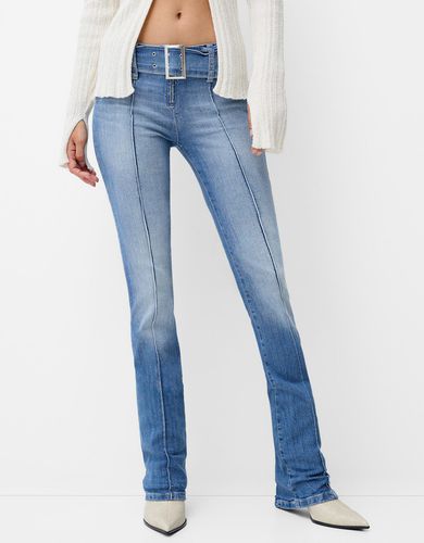 Jeans Cinturón Flare Mujer 32 - Bershka - Modalova