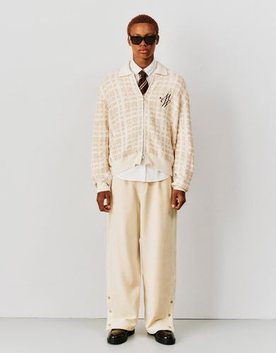 Ura Bordado Hombre L Arena" - Bershka - Modalova