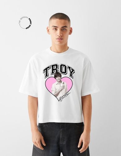 Camiseta High School Musical Manga Corta Cropped Hombre M - Bershka - Modalova