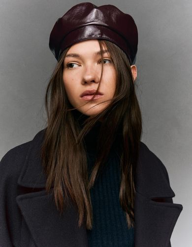 Boina Efecto Piel Mujer - Bershka - Modalova