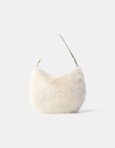 Bolso Efecto Pelo Mujer - Bershka - Modalova