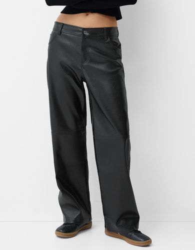 Pantalón Straight Efecto Piel Mujer S - Bershka - Modalova