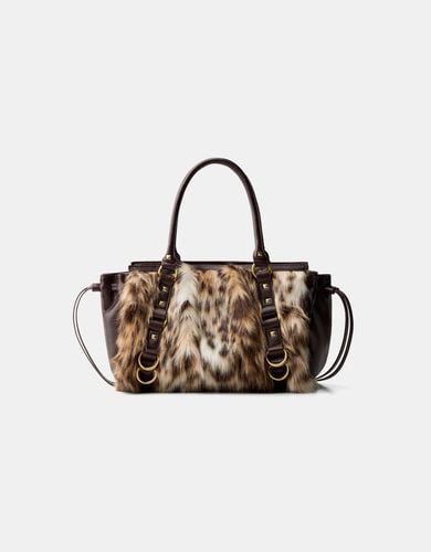 Bolso Bowling Maxi Efecto Pelo Animal Print Mujer - Bershka - Modalova