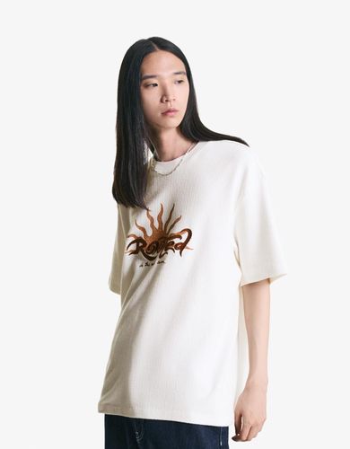 Bordado Hombre Xs Blanco Roto" - Bershka - Modalova