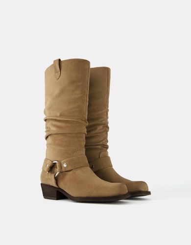 Bota Plana Motera Slouchy Mujer 35 - Bershka - Modalova