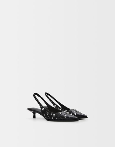 Zapato Tacón Kitten Tachas Mujer 35 - Bershka - Modalova